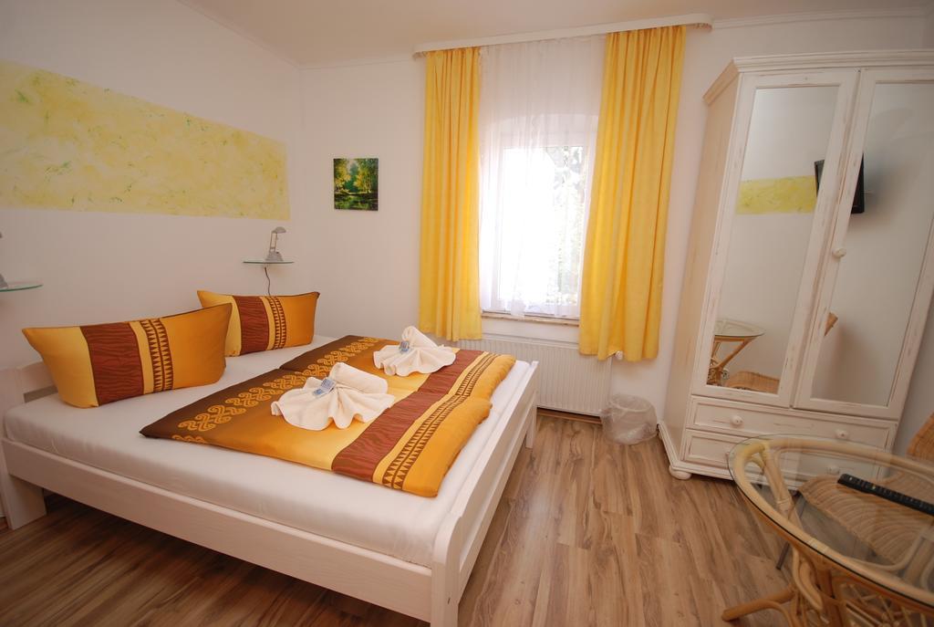 Landpension Bielatal - Raum Δωμάτιο φωτογραφία